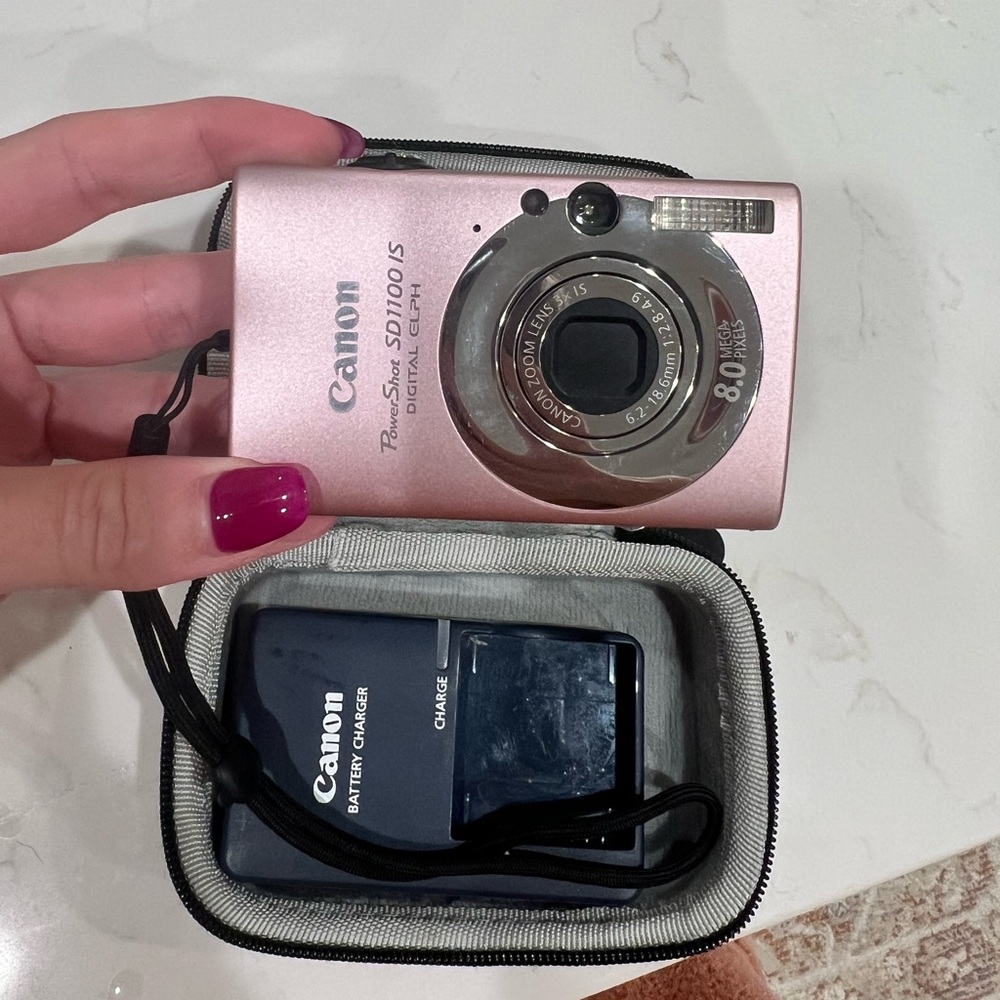 Canon PowerShot SD1100 IS in Metallic Pink